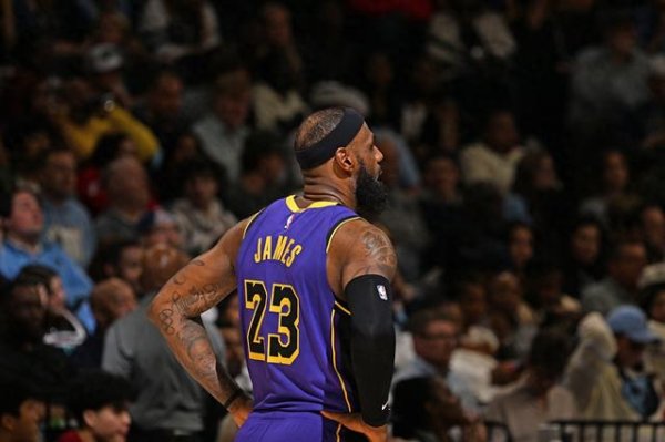 James đã nộp đơn cho một thỏa thuận để trở lại Cavaliers, đó là một tình huống có lợi. Cấp độ bóng rổ có ác cảm ở cấp độ cảm xúc.